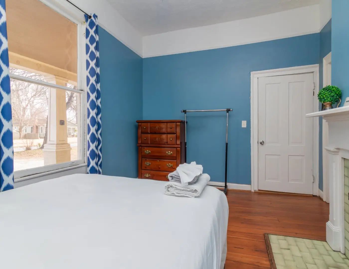 Large Downtown Home - The Sunny Southern Manse