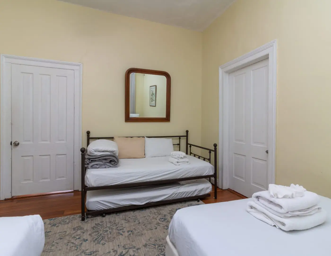 Large Downtown Home - The Sunny Southern Manse