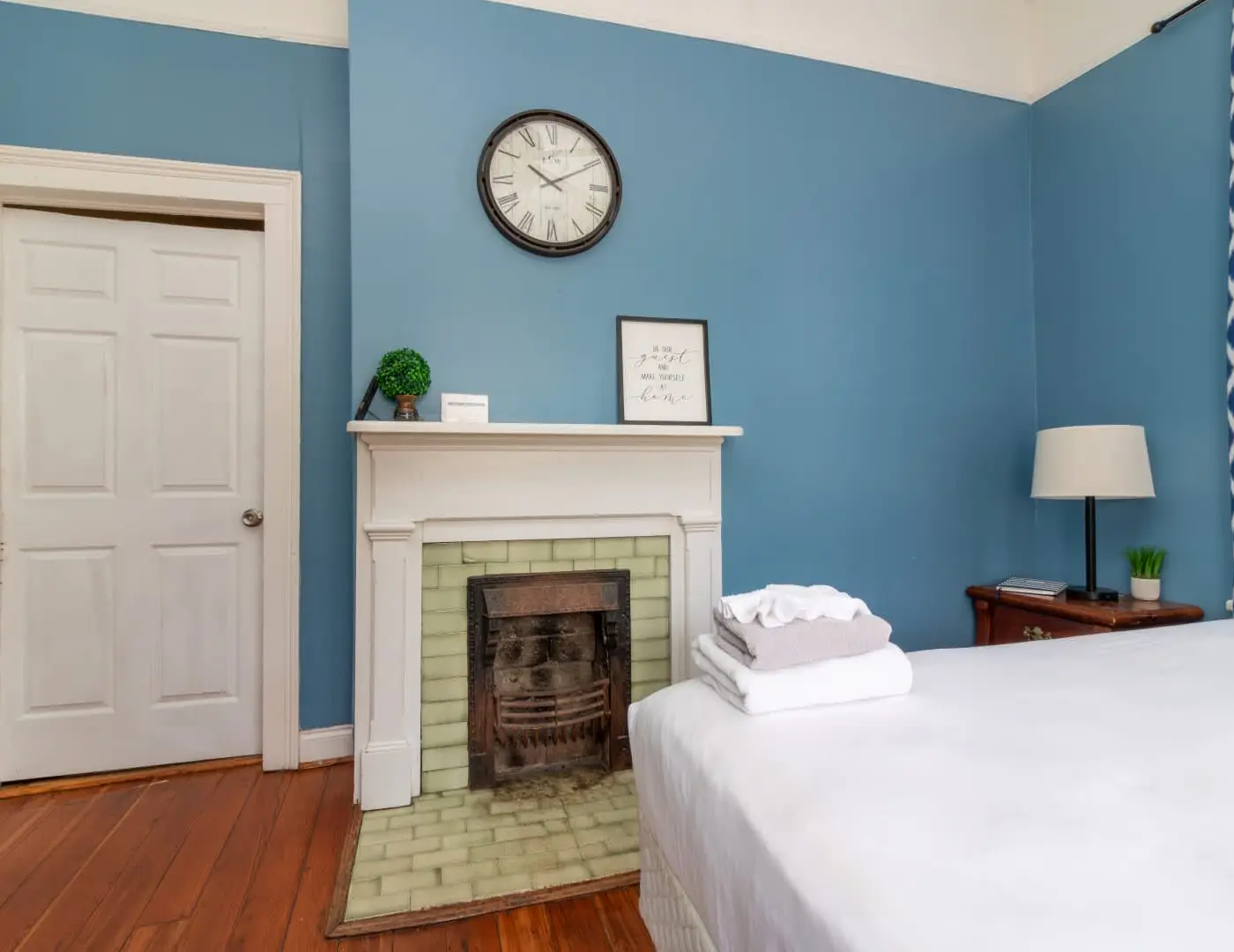 Large Downtown Home - The Sunny Southern Manse