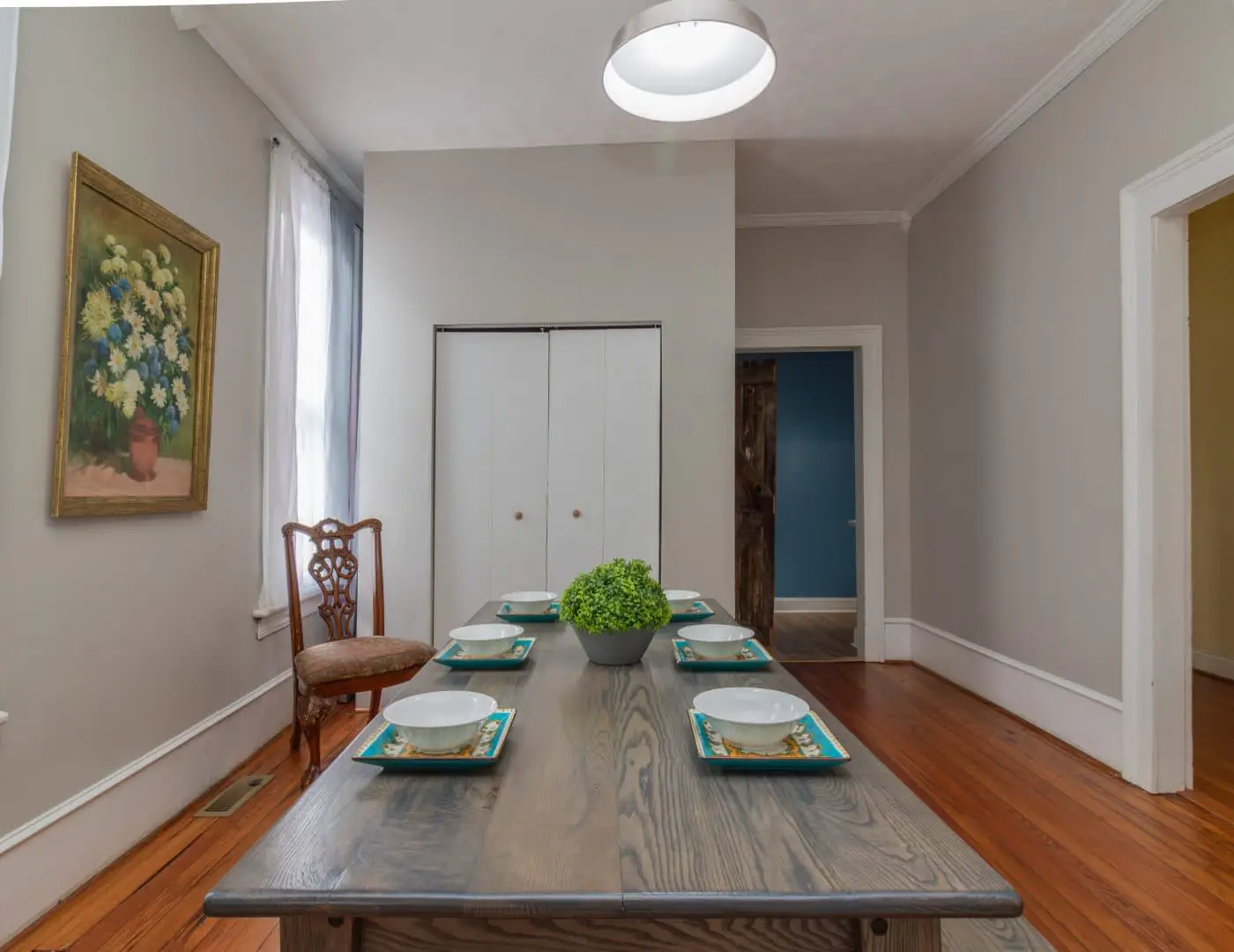 Large Downtown Home - The Sunny Southern Manse