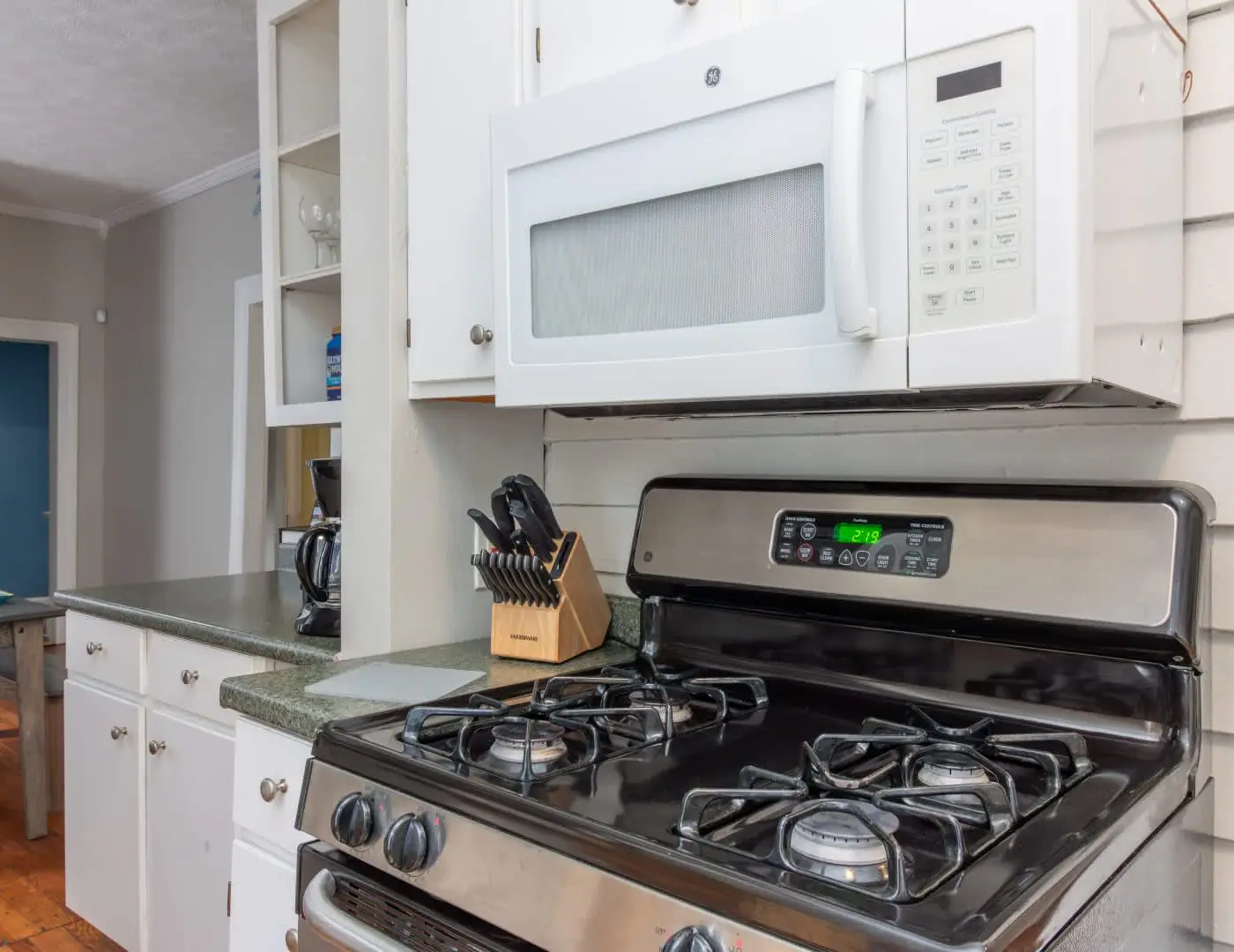Large Downtown Home - The Sunny Southern Manse