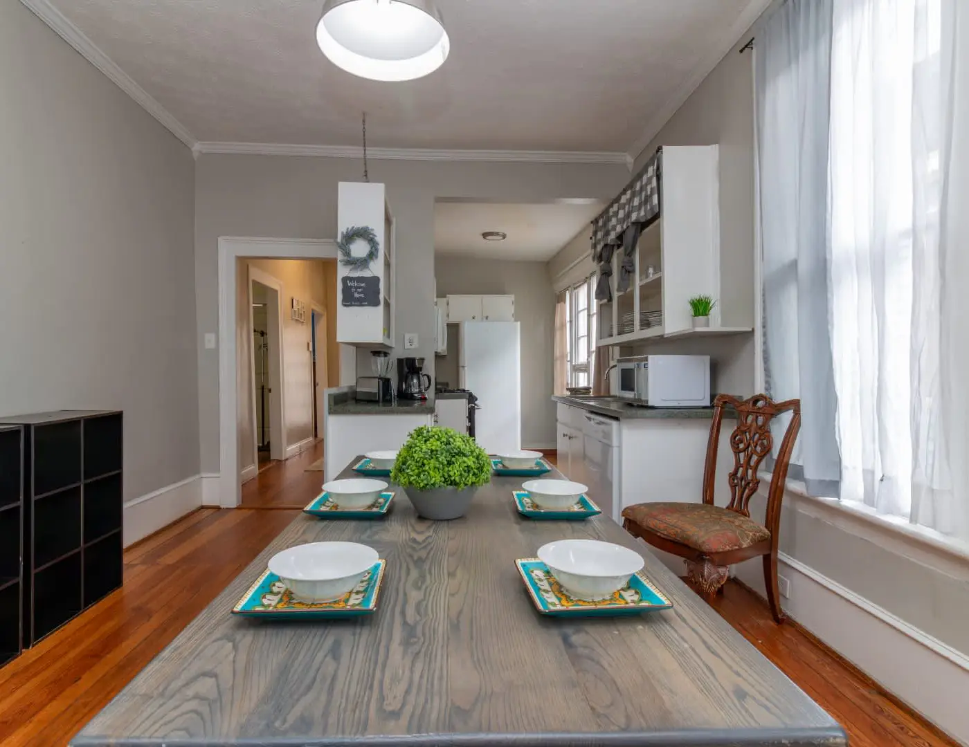 Large Downtown Home - The Sunny Southern Manse