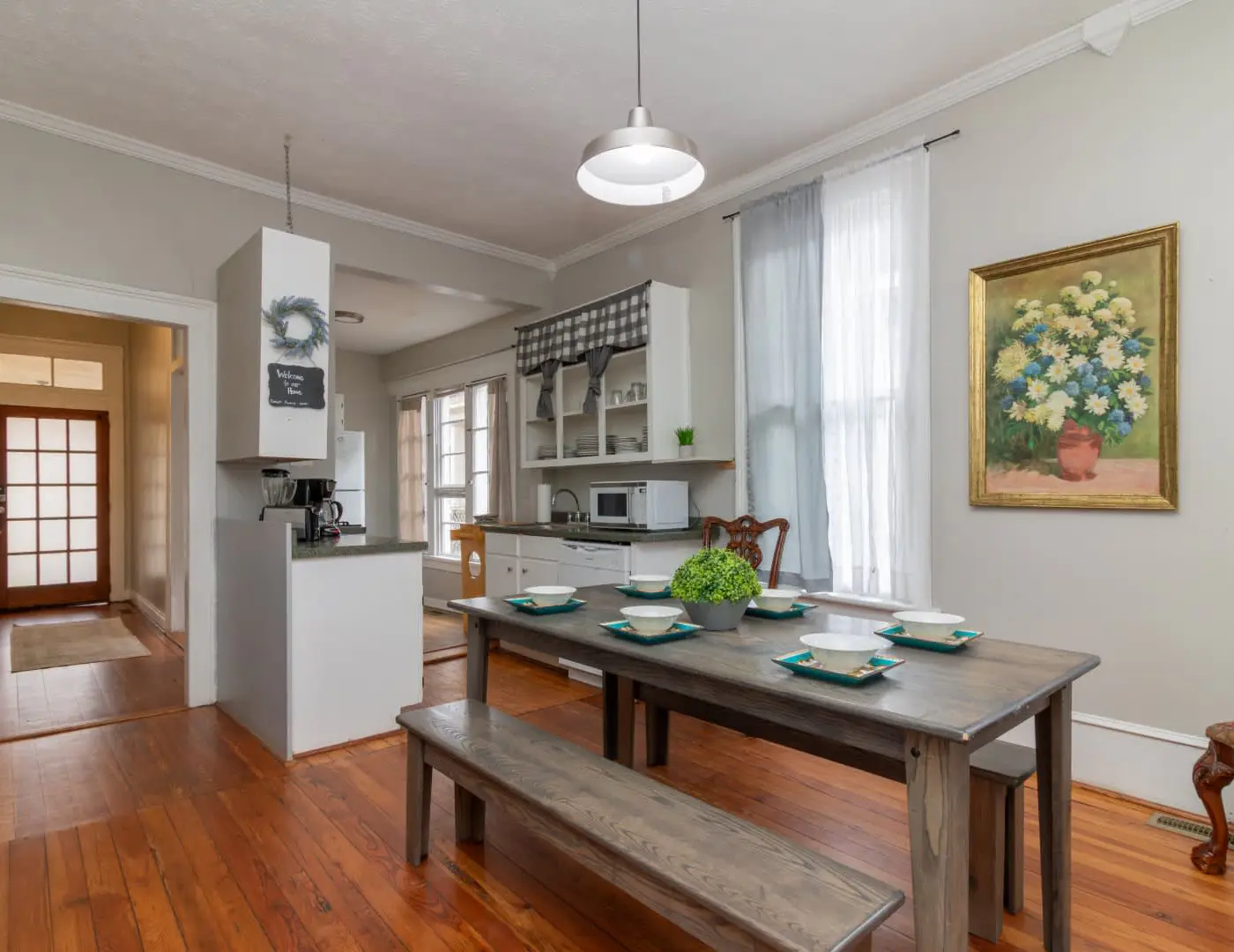 Large Downtown Home - The Sunny Southern Manse