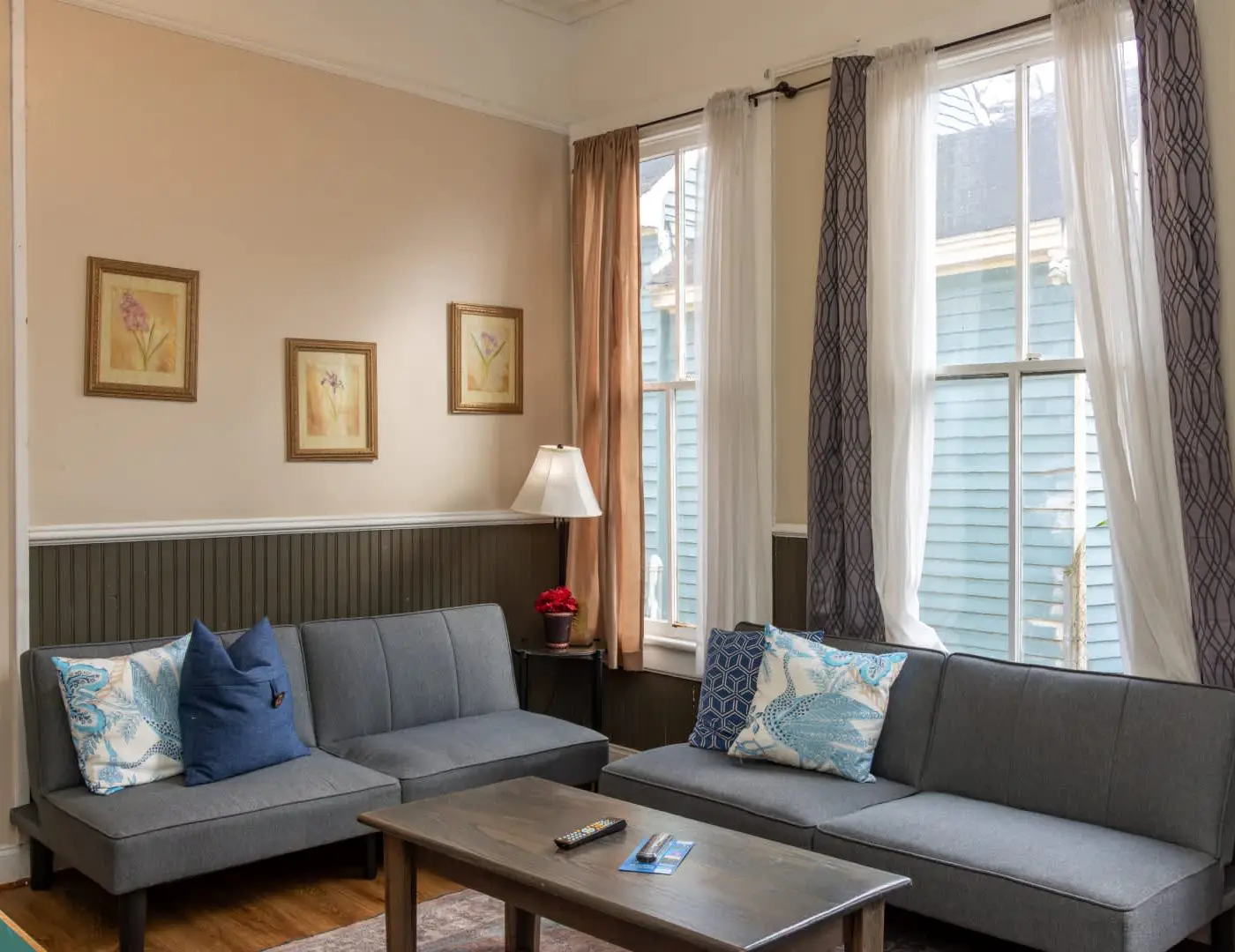 Large Downtown Home - The Sunny Southern Manse