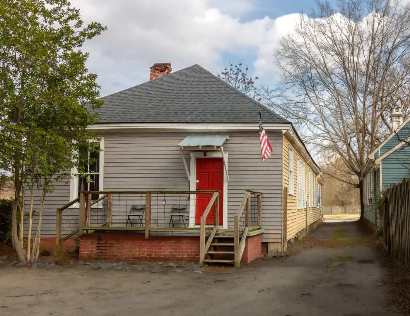 Large Downtown Home - The Sunny Southern Manse