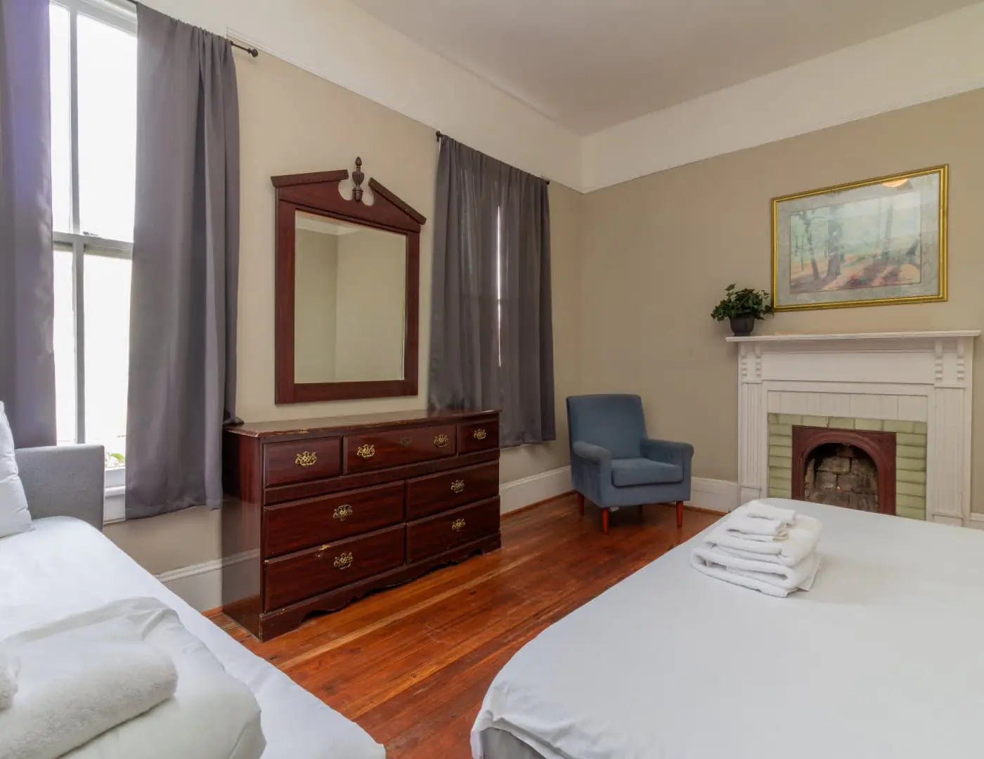 Large Downtown Home - The Sunny Southern Manse