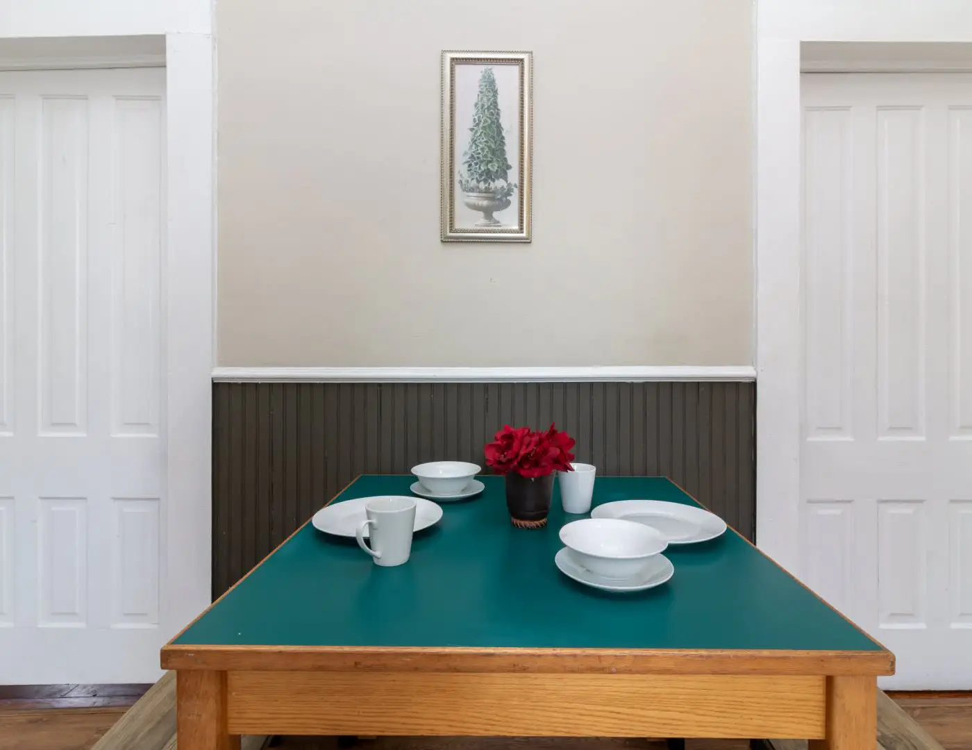 Large Downtown Home - The Sunny Southern Manse