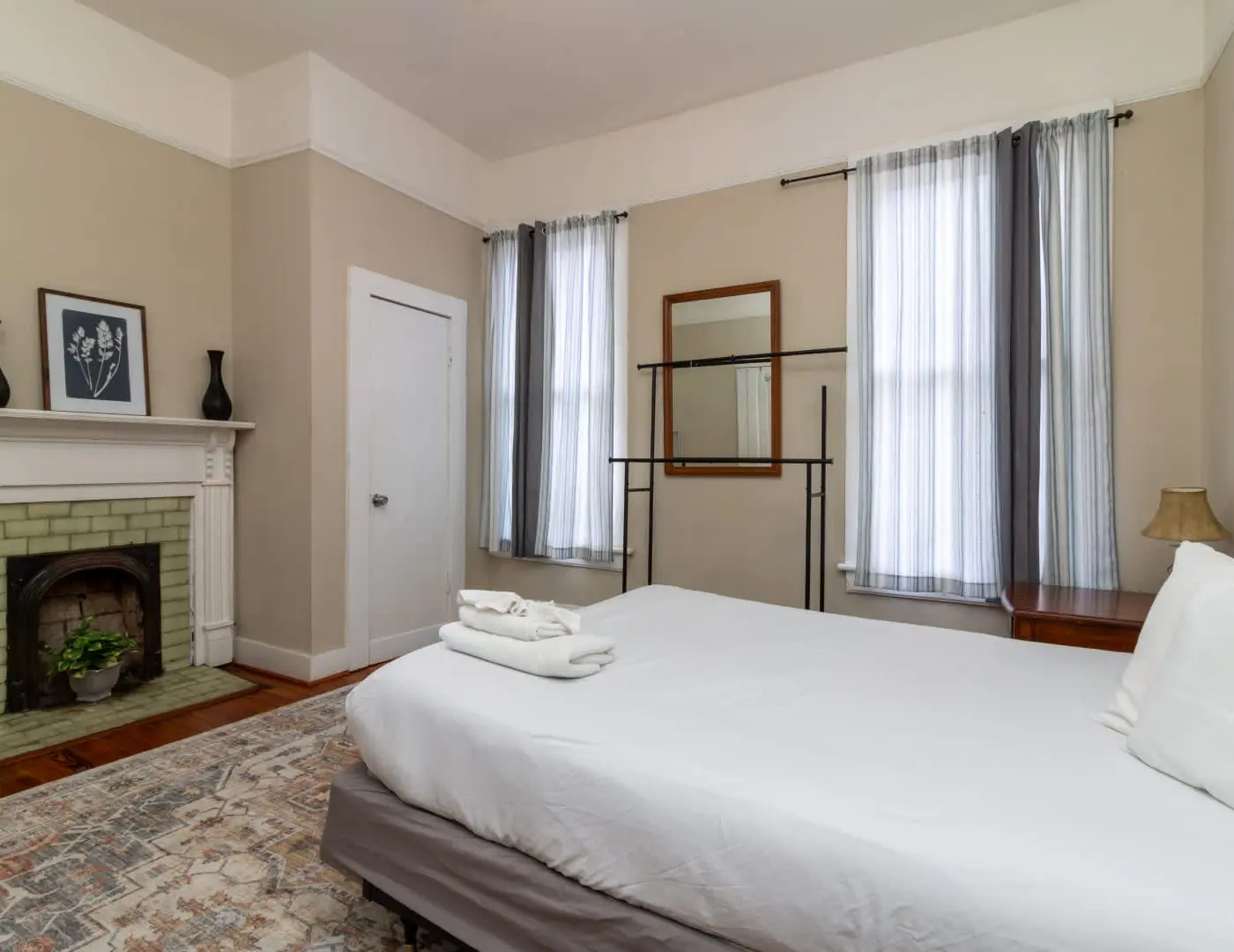 Large Downtown Home - The Sunny Southern Manse