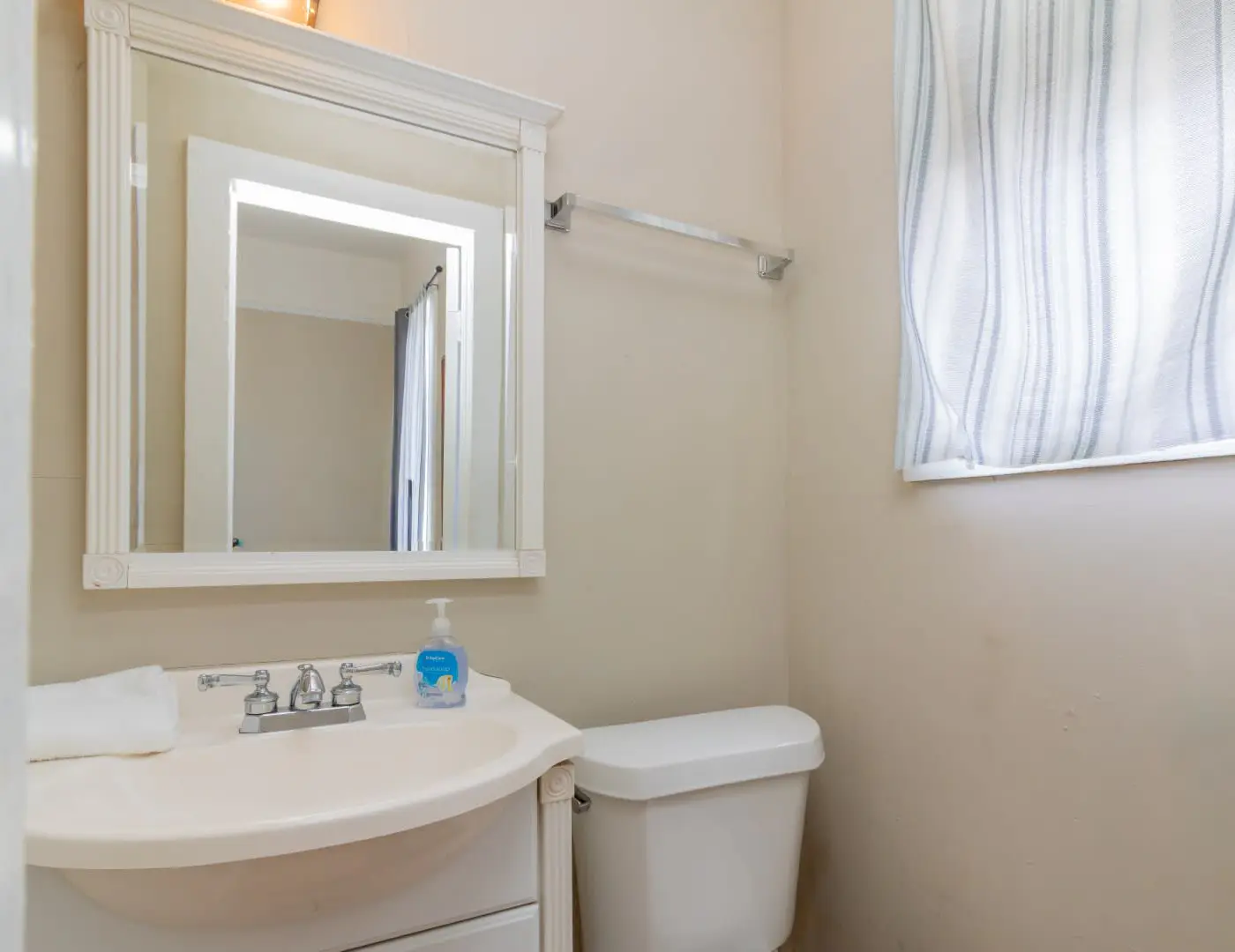 Large Downtown Home - The Sunny Southern Manse