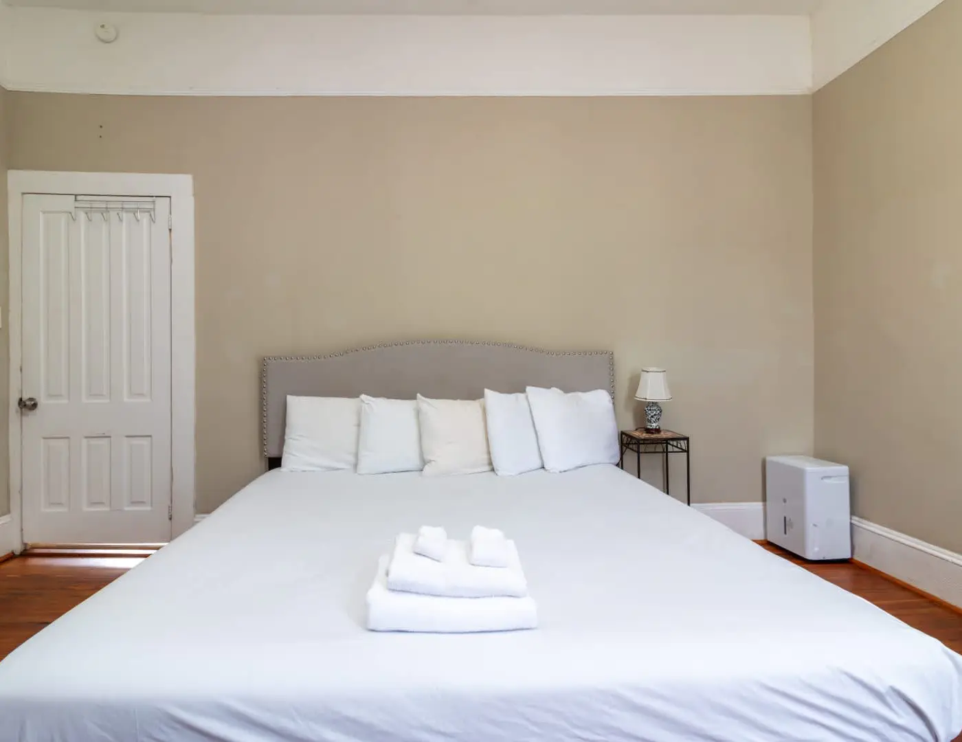 Large Downtown Home - The Sunny Southern Manse