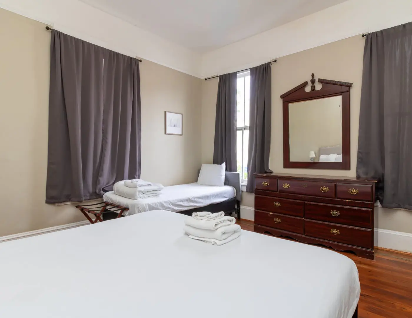 Large Downtown Home - The Sunny Southern Manse