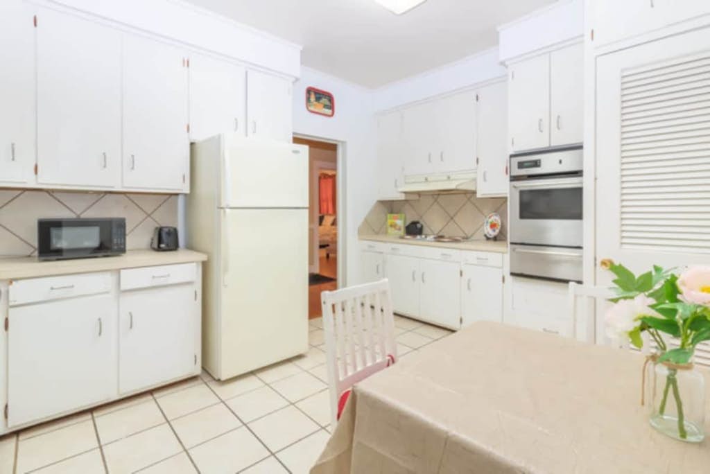 Near Lakebottom Park & Downtown - Parkside Cottage