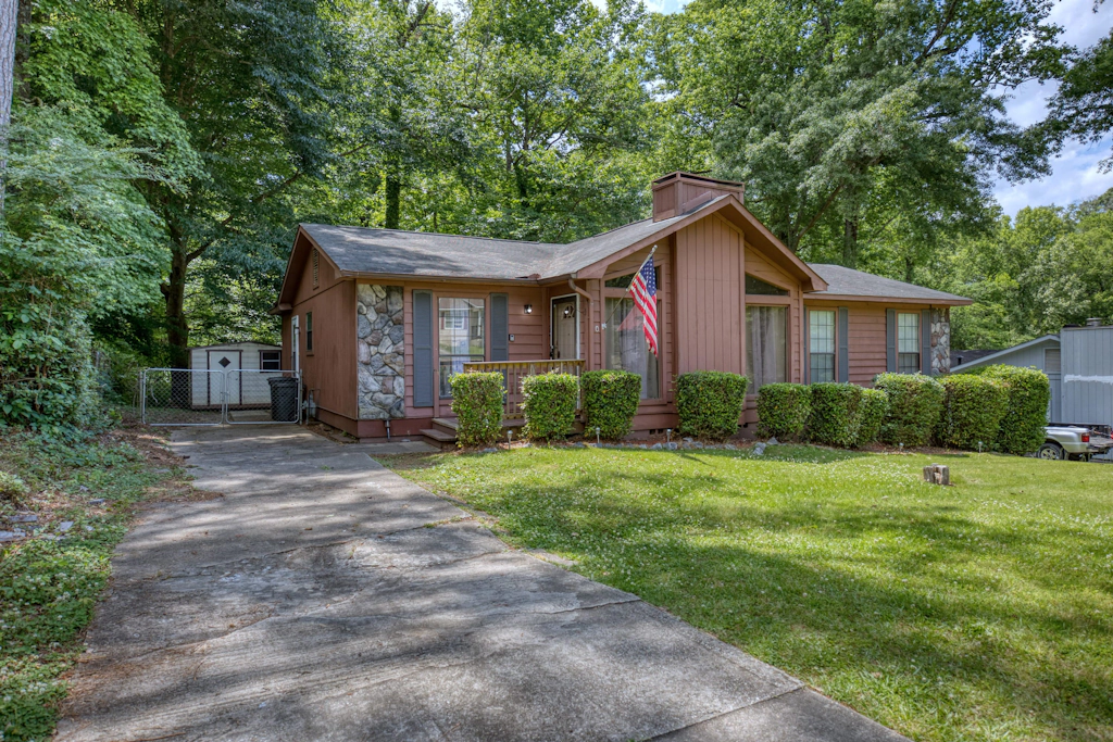 Cozy Cabin-Style Retreat | Sleeps 10 Near Fort Benning