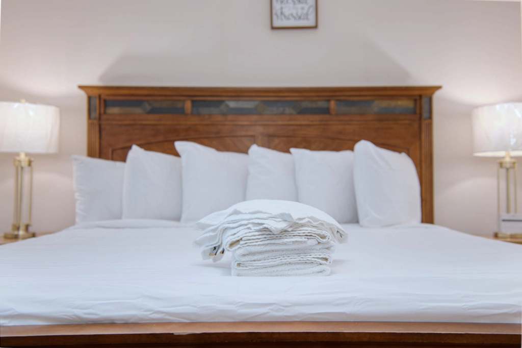 Cozy Cabin Style Retreat: Sleeps 10 Near Fort Benning