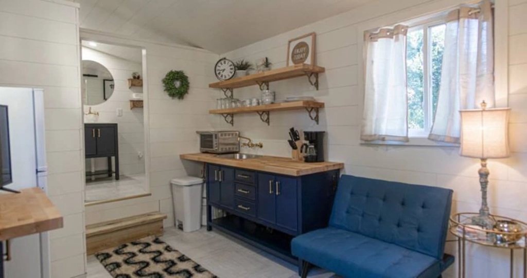 Columbus First Tiny House! Cozy, Modern, and Fun!