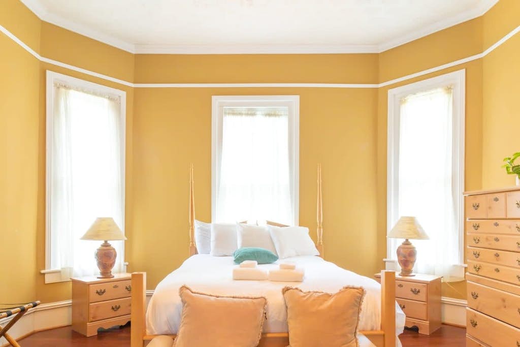 Columbus's Luxurious Mansion! Stay at Goldfinch