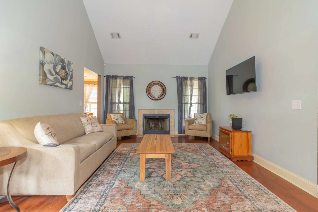 Creekside Stay Near Fort Benning Sleeps 12