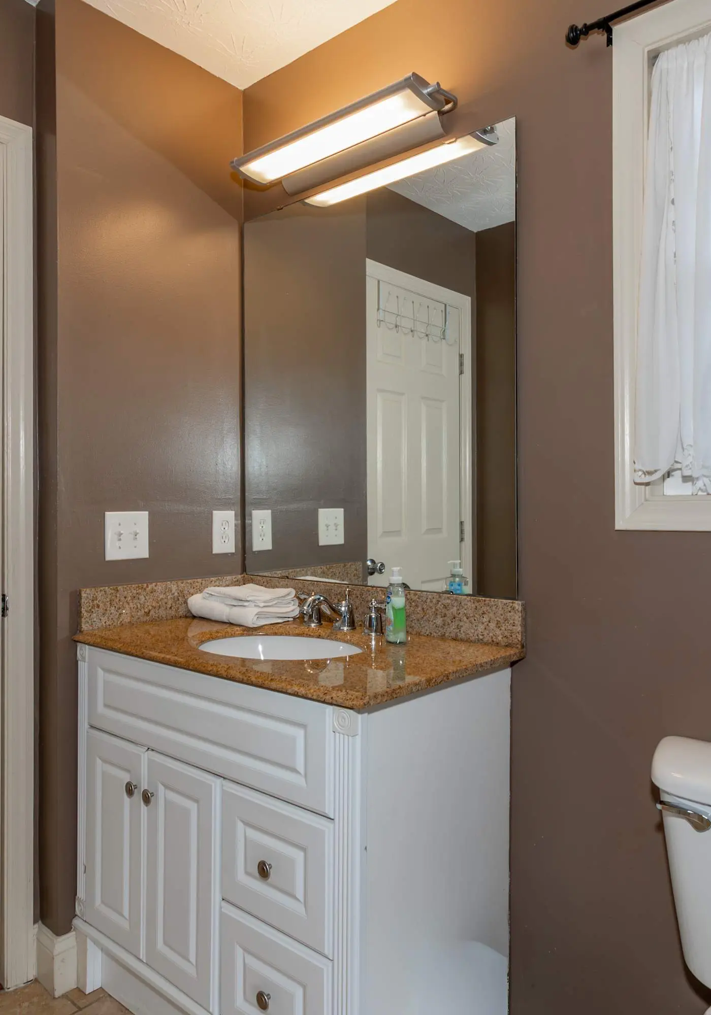 Creekside Stay Near Fort Benning Sleeps 12!