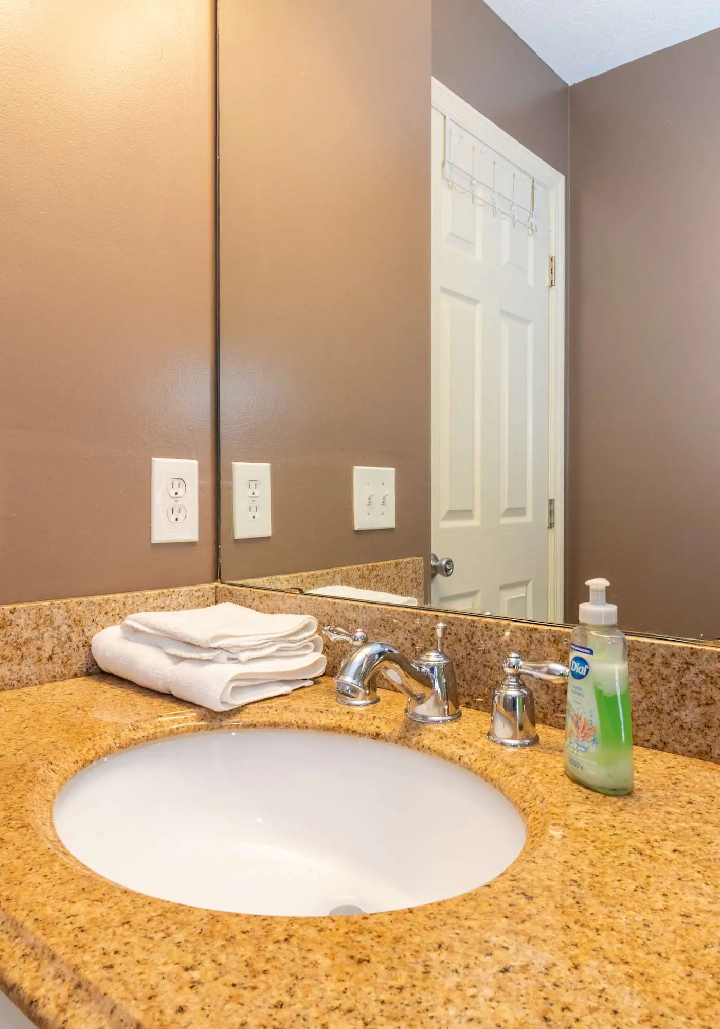 Creekside Stay Near Fort Benning Sleeps 12!