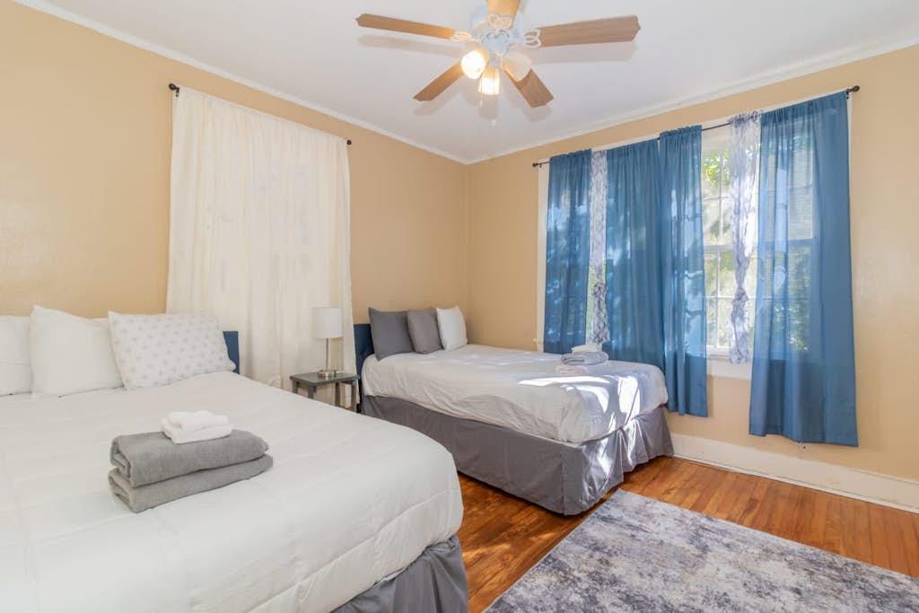 Downtown, Mins to Lakebottom Park-Our Midtown Nook