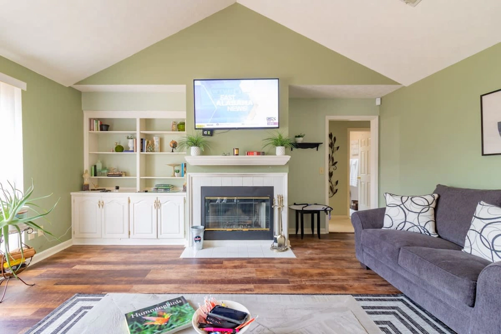 1 Mile to Flat Rock Park! Sweet Southern Ranch