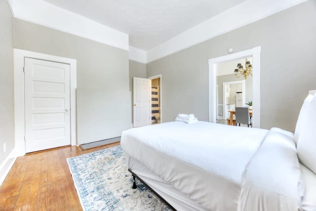 Near Parks Downtown & Riverwalk Midtown Muse Sleeps 14