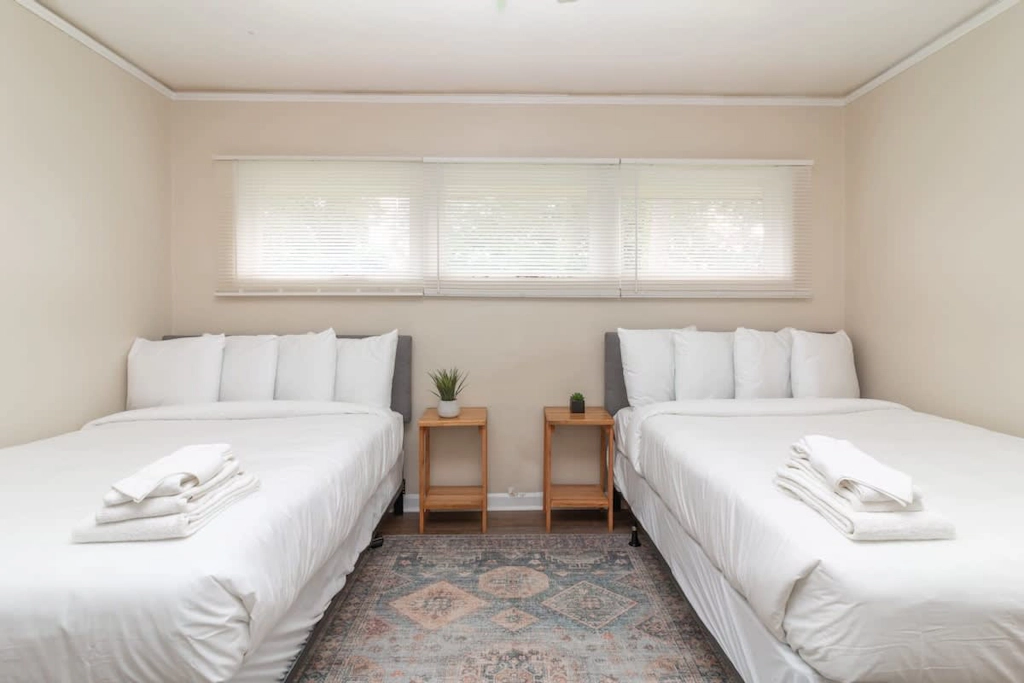 10 Min to Downtown, Close to Dining-Boxwood Beauty