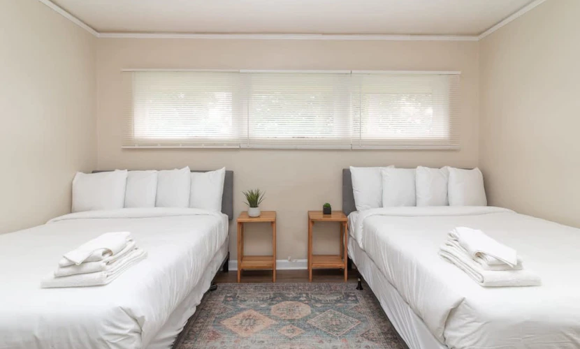 10 Min to Downtown, Close to Dining-Boxwood Beauty