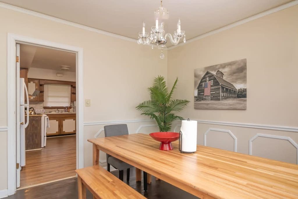 10 Min to Downtown, Close to Dining-Boxwood Beauty