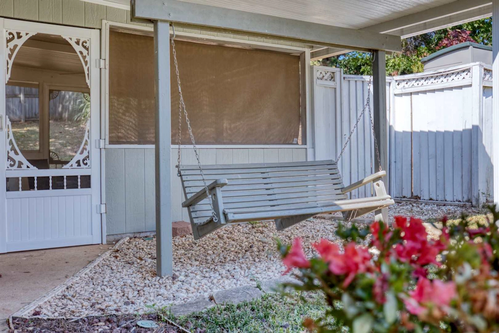 Near the Hospital and Dining - Sunrise Knoll Stay