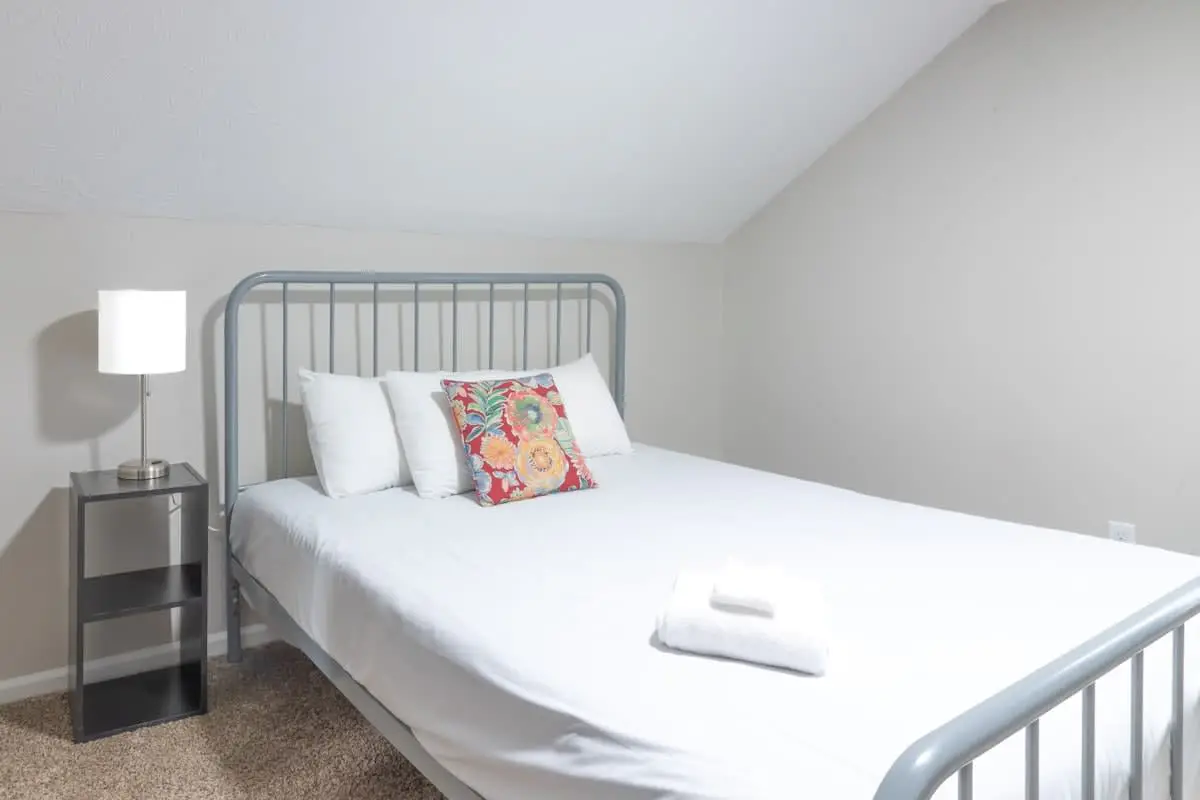 Wrap-Around-Porch & Pet-Friendly- Cozy Uptown Home
