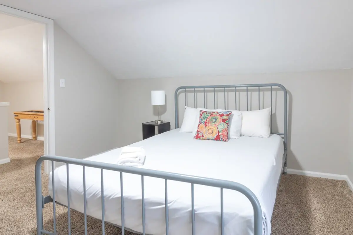 Wrap-Around-Porch & Pet-Friendly- Cozy Uptown Home