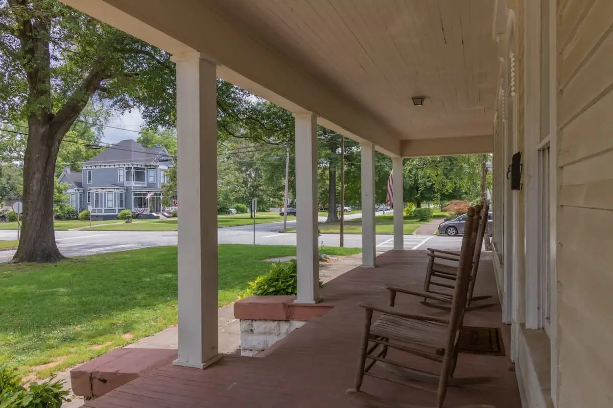 Wrap-Around-Porch & Pet-Friendly- Cozy Uptown Home
