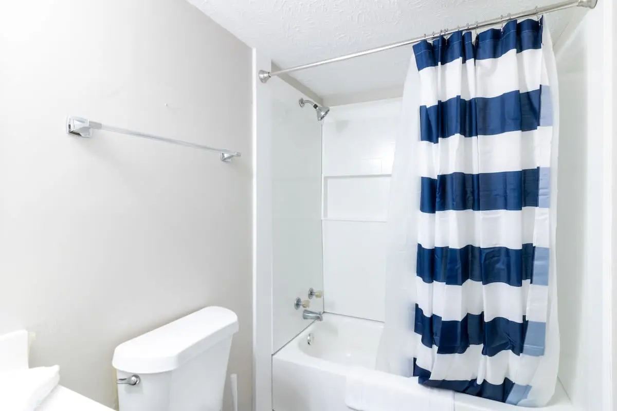 Wrap-Around-Porch & Pet-Friendly- Cozy Uptown Home