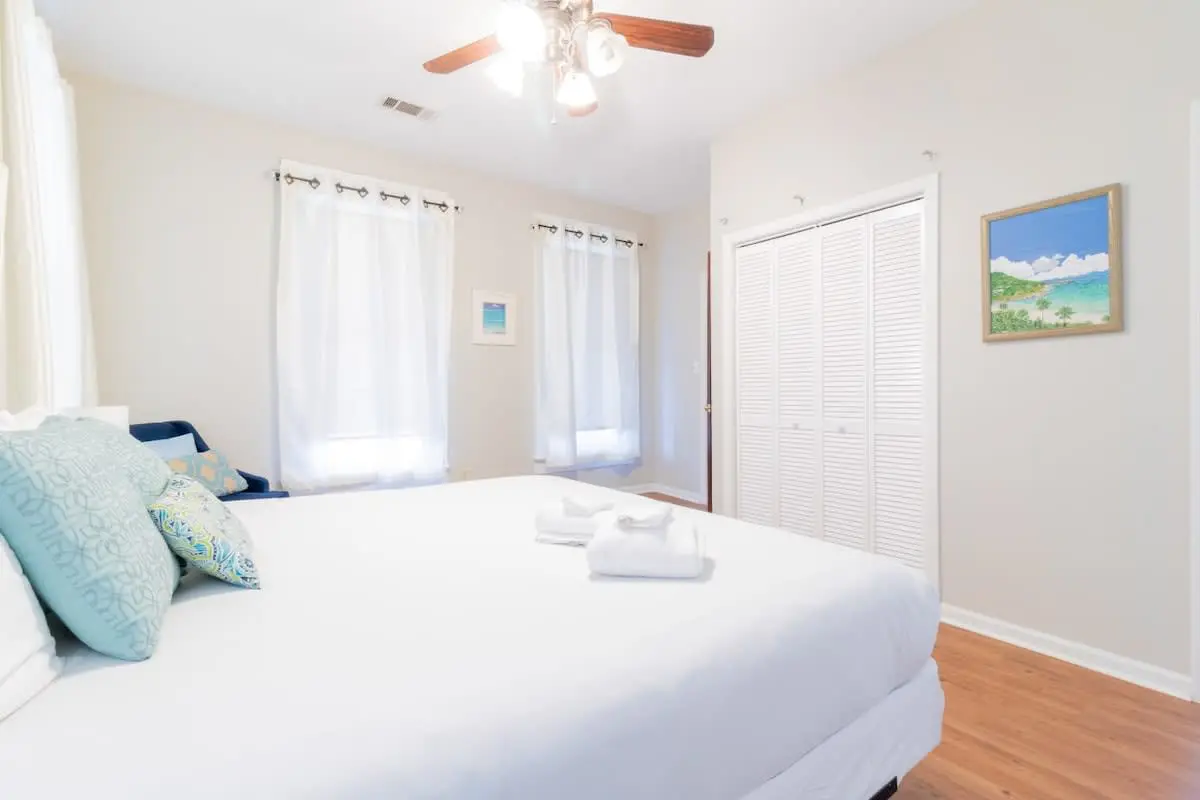 Wrap-Around-Porch & Pet-Friendly- Cozy Uptown Home