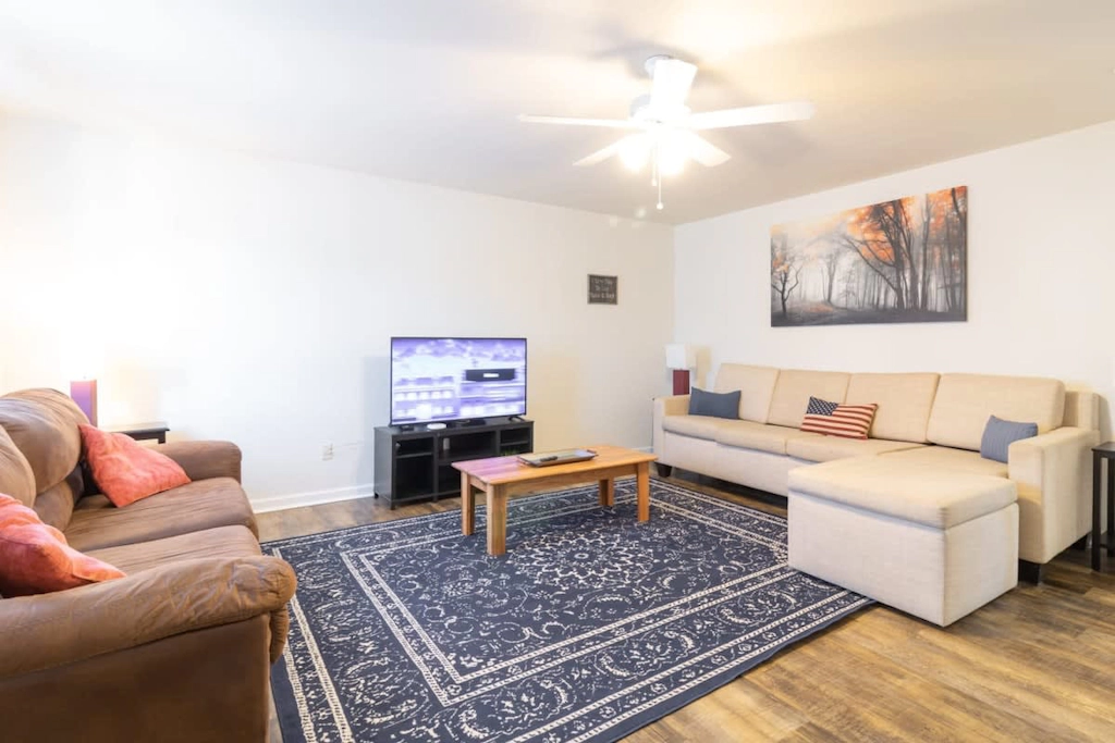 Near Ft. Moore & Dwtn-Pool- The Moore House 1