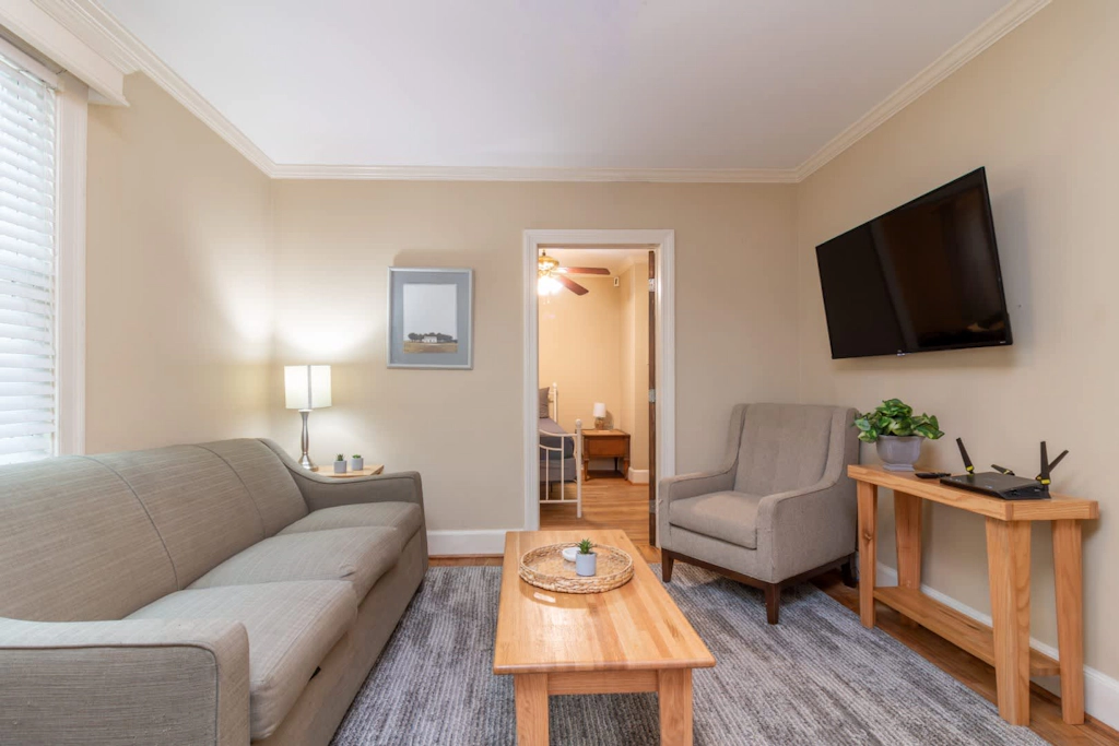 Pool! Near Downtown&Parks- The Cozy Guest Cottage