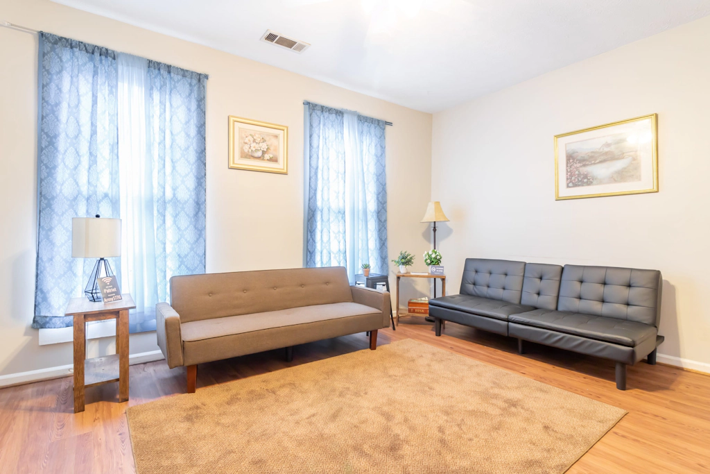 Near Downtown - Sunny Sweetheart Left Unit