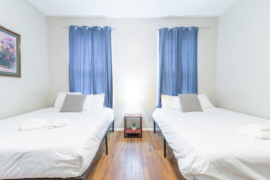 Near Downtown - Sunny Sweetheart Left Unit