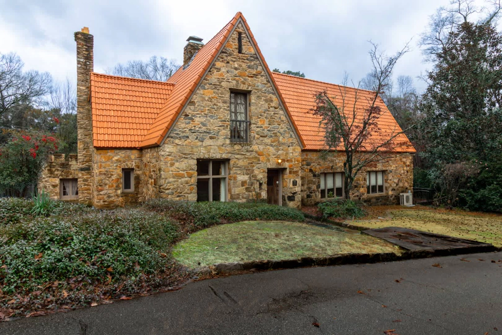 Midtown Castle! Modern & Regal - Royal in Columbus