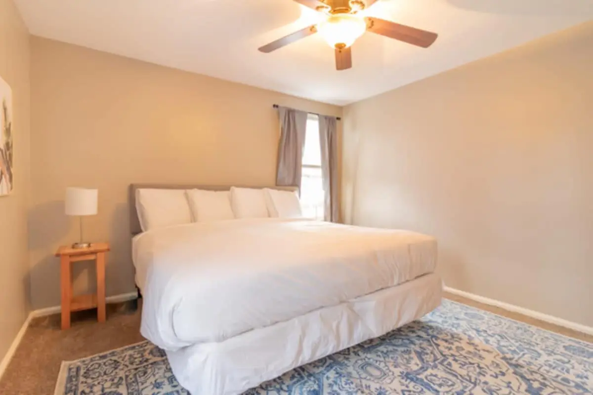 Centrally Located - The Delightful Doubles Unit B