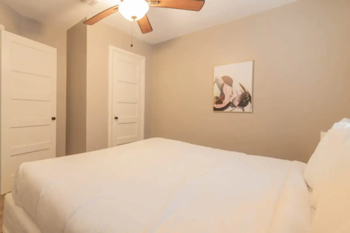 Centrally Located - The Delightful Doubles Unit B