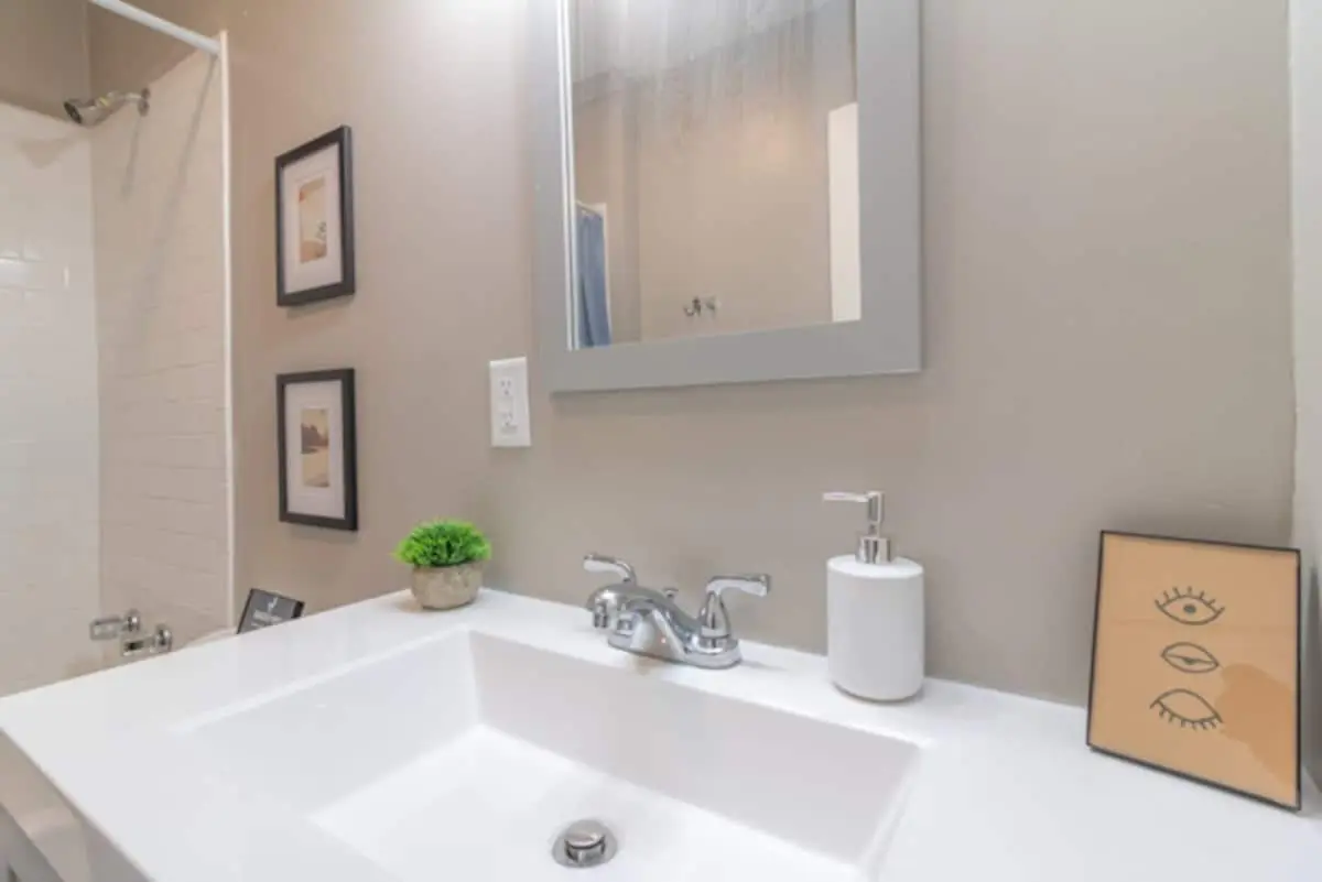 Centrally Located - The Delightful Doubles Unit B
