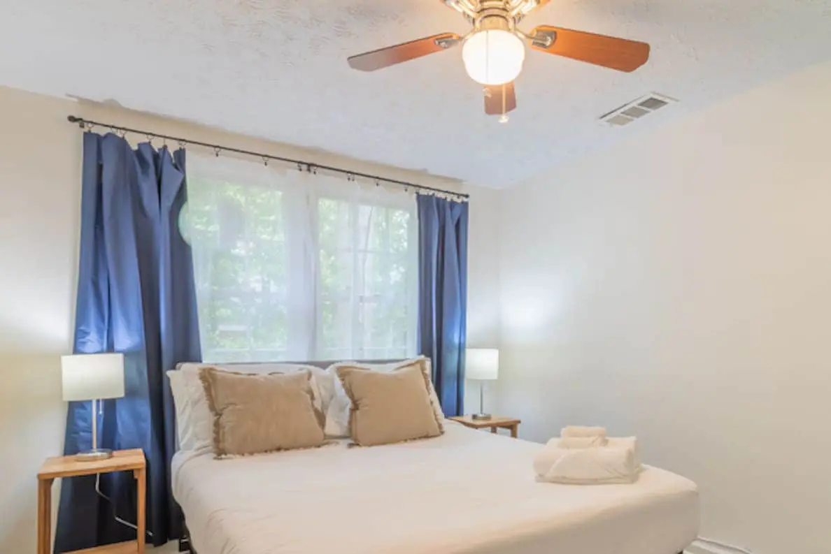 Centrally Located- The Delightful Doubles Unit E