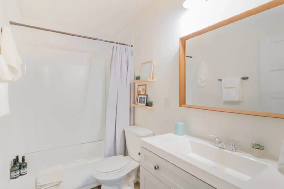 Centrally Located- The Delightful Doubles Unit E
