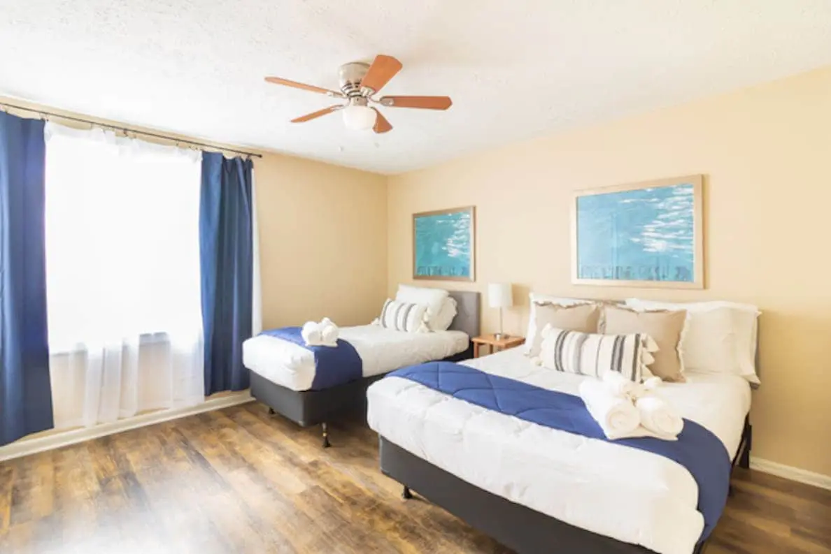 Centrally Located- The Delightful Doubles Unit E