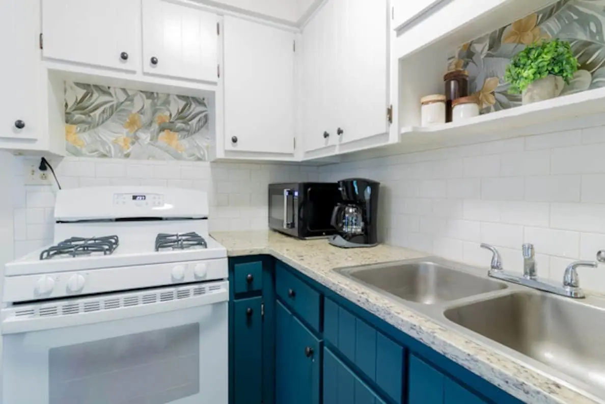Centrally Located- The Delightful Doubles Unit E