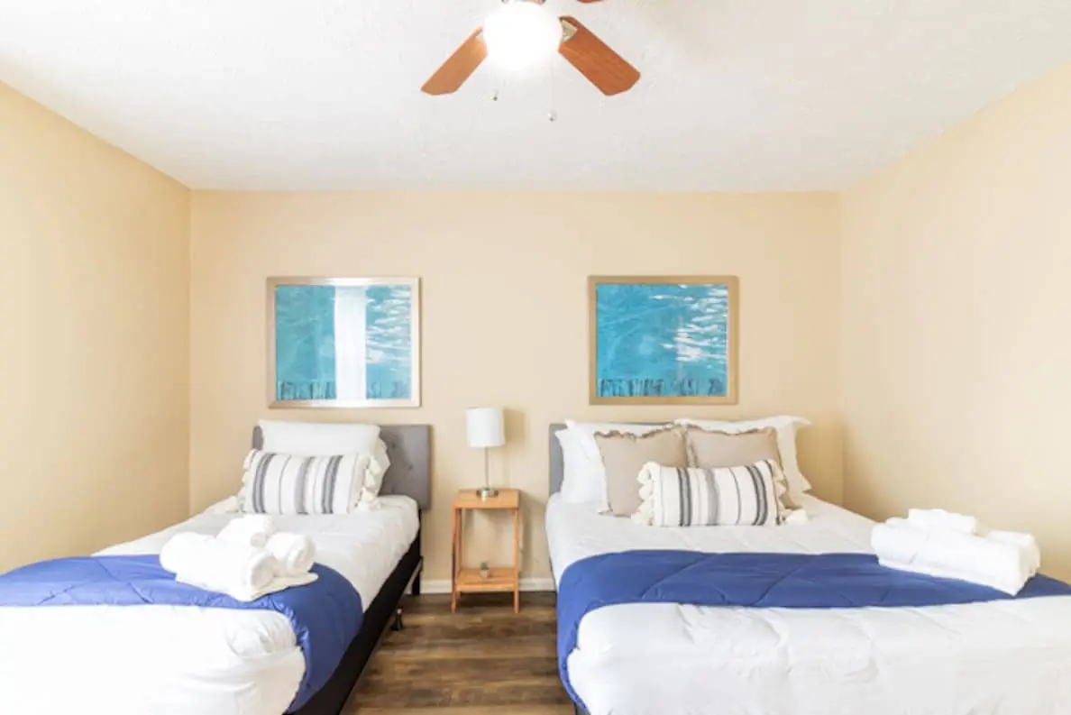 Centrally Located- The Delightful Doubles Unit E