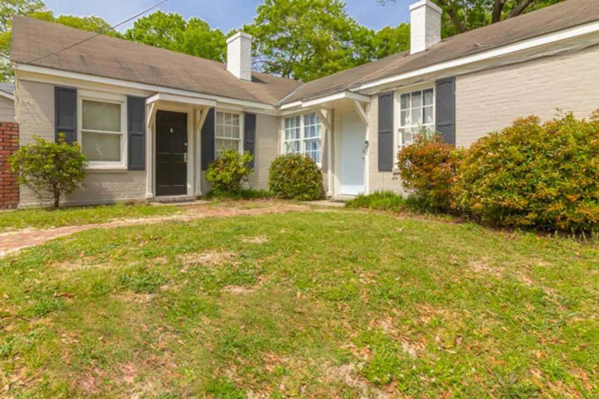 Centrally Located- The Delightful Doubles Unit E