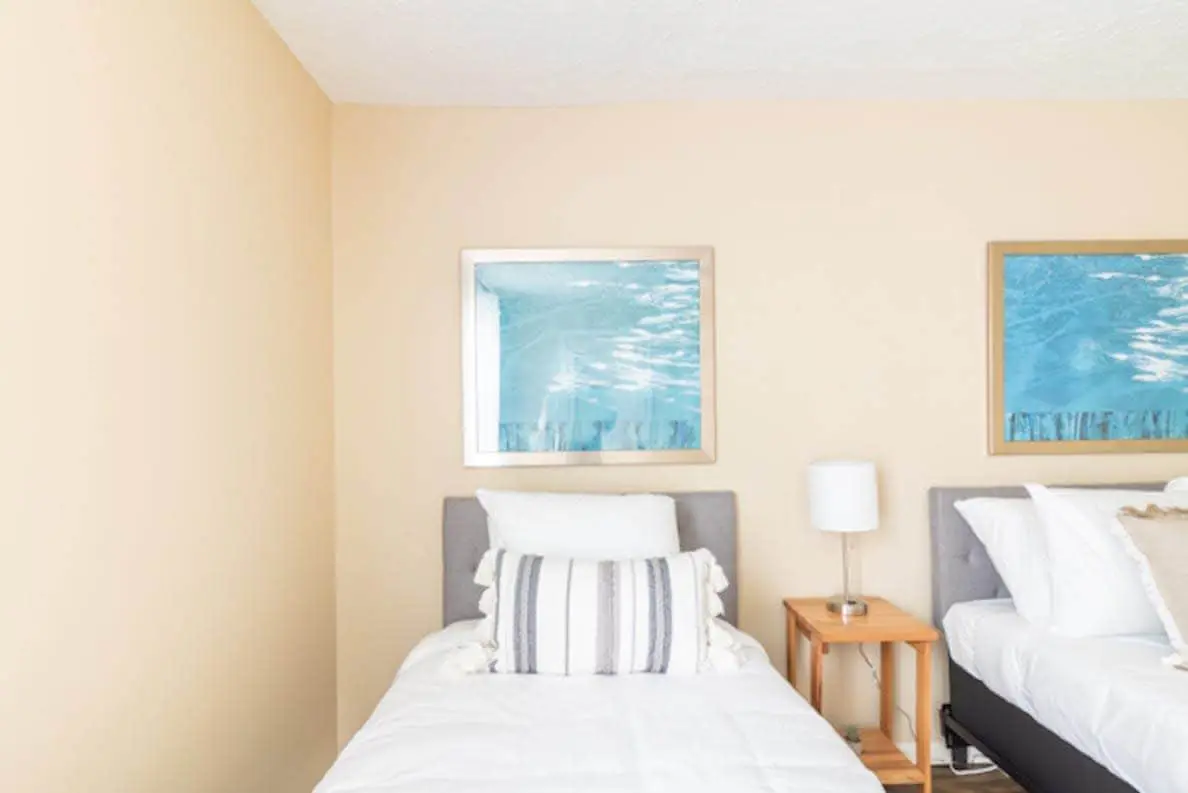 Centrally Located- The Delightful Doubles Unit E